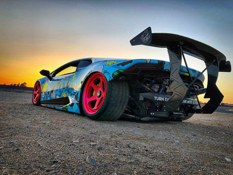 Lamborghini Huracan chassis mounted wing